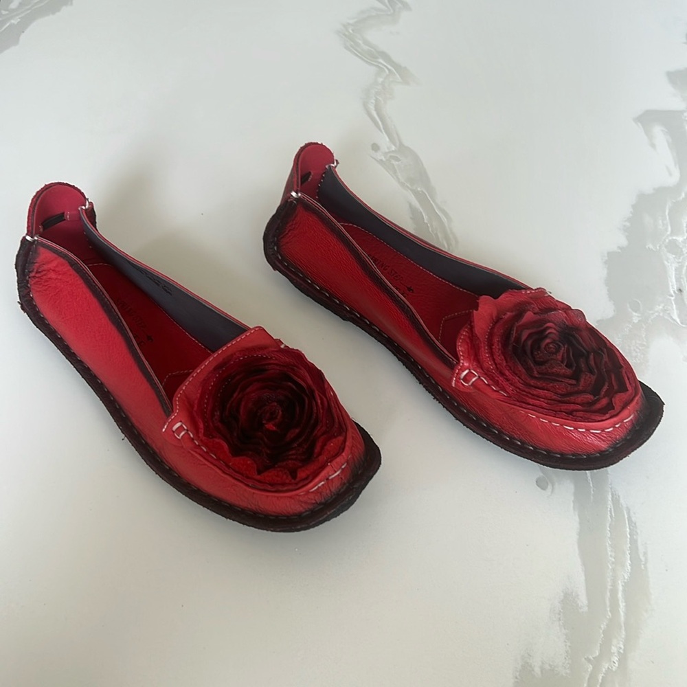L’Artiste Dezi Red and Black Leather Floral Loafers Flats Womens EU 41 9.5 - 10 - Picture 3 of 16